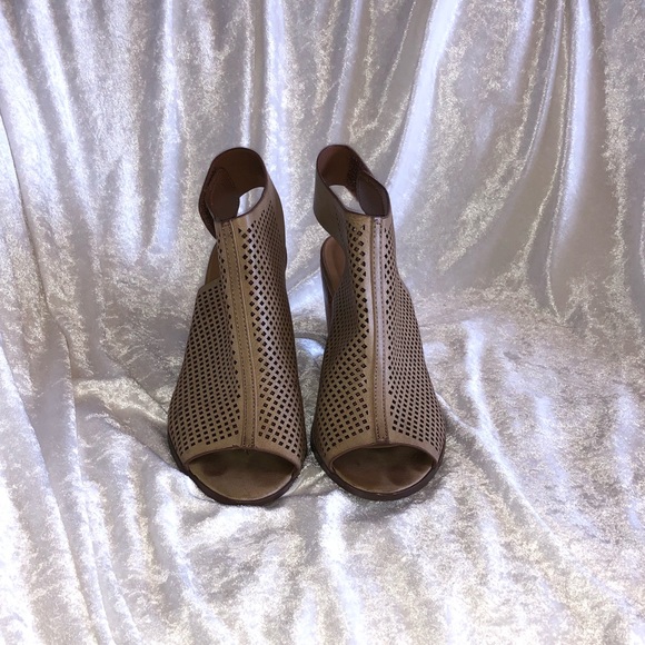 Open toe booties - Picture 3 of 8